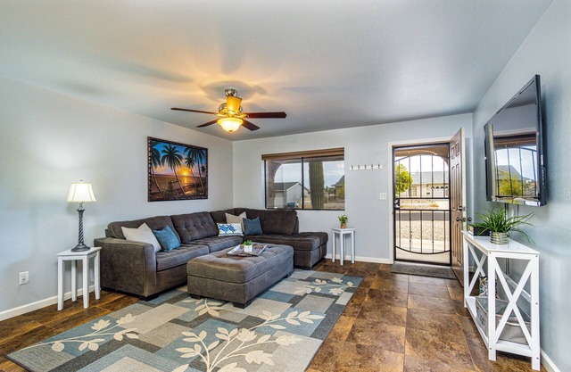 Charming 2-bedroom house with AC, WiFi in beautiful Lake Havasu City