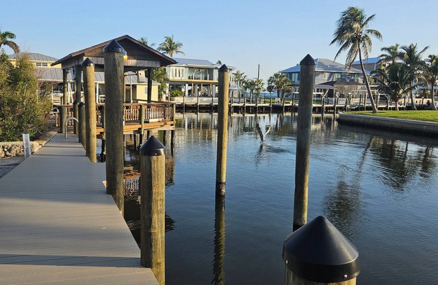 Charming 2-bedroom house in pleasant Saint James City with AC, WiFi, Boat Dock