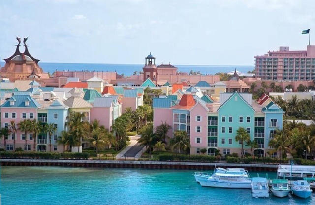 Charming 2-bedroom apartment with AC, and lots of amenities in Paradise Island