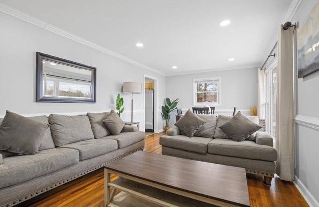 Charming 2-bedroom house in lovely Charlottesville near UVA