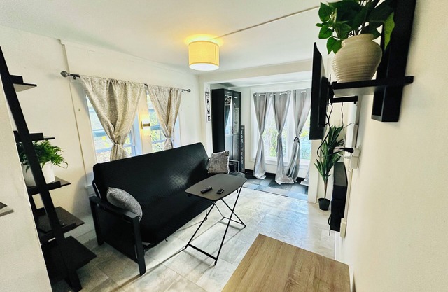Charming 2 Bedroom Apartment in amazing Watervliet with Everything