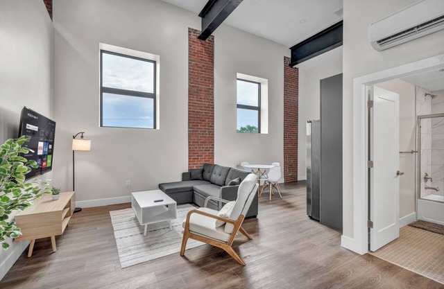 Charming 2-bedroom apartment in brilliant Cleveland with AC, WiFi