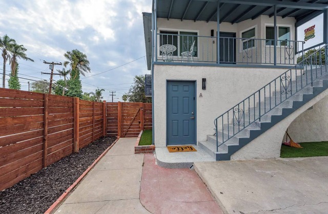 Charming 2-bedroom apartment in Central San Diego with AC!