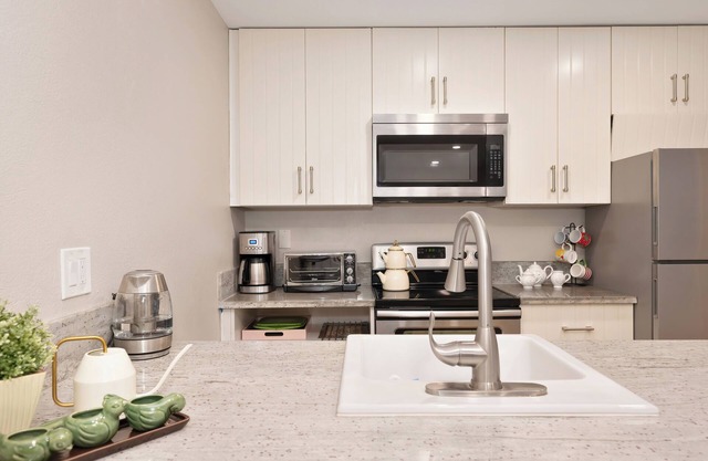 Charming 2-bedroom /Bathroom apartment with WiFi, and AC in tranquil Sacramento