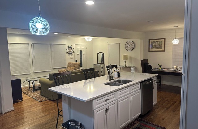 Charming 2-bedroom bed & breakfast in Durham with WiFi, AC