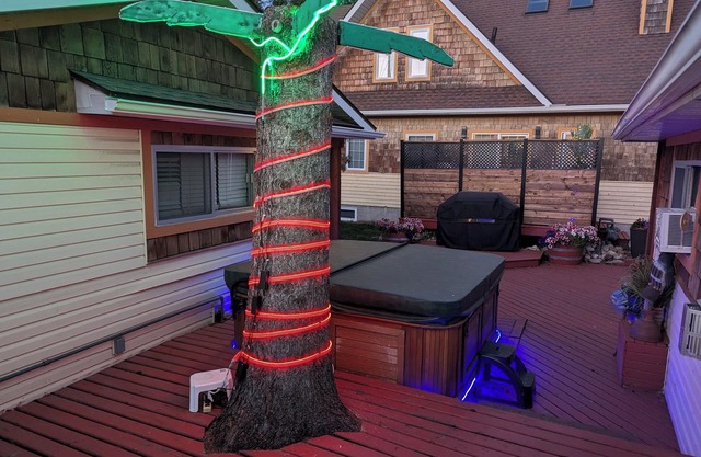 Charming 2-bedroom building in cool Calgary with private Hot Tub