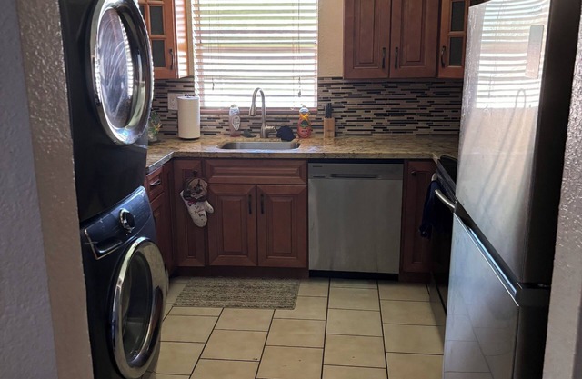 Charming 2-bedroom condo in Plantation with AC