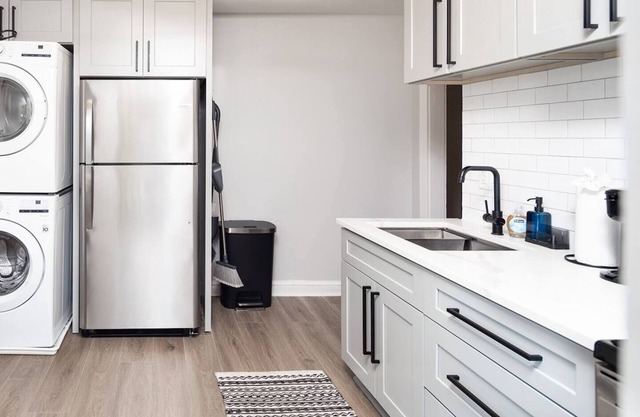 Charming 2-Bedroom Condo In Charlotten