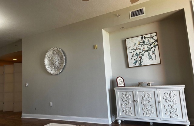 Charming 2-bedroom condo with fitness room and AC in fabulous Palmetto