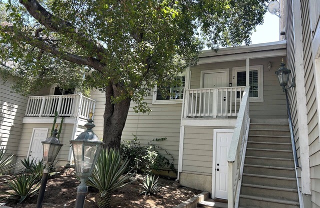 Charming 2-bedroom condo in fabulous Pasadena with AC