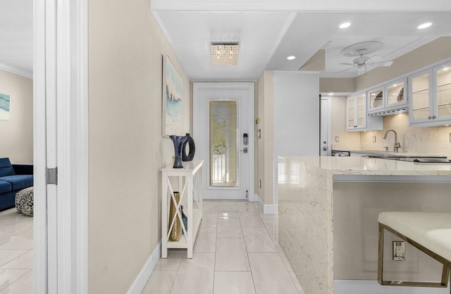 Charming 2-bedroom Condo Across from the Beach in Naples, FL