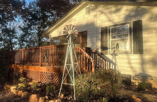 Charming 2-bedroom cottage in Franklin, NC in the Great Smoky Mountains