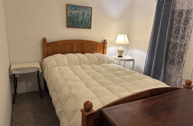 Charming 2-bedroom getaway in the sf bay wetlands with WiFi. Dog friendly.