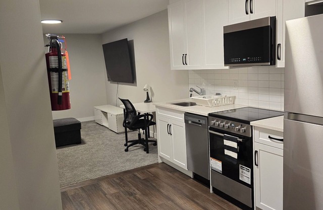 Charming 2-bedroom guest suite in Calgary.