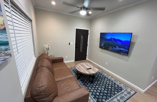 Charming 2-bedroom house in lovely Torrance with AC