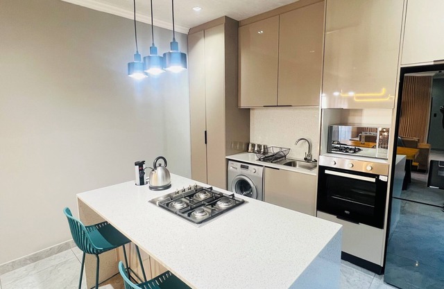 Charming 2-bedroom house in Sandton with WiFi, AC