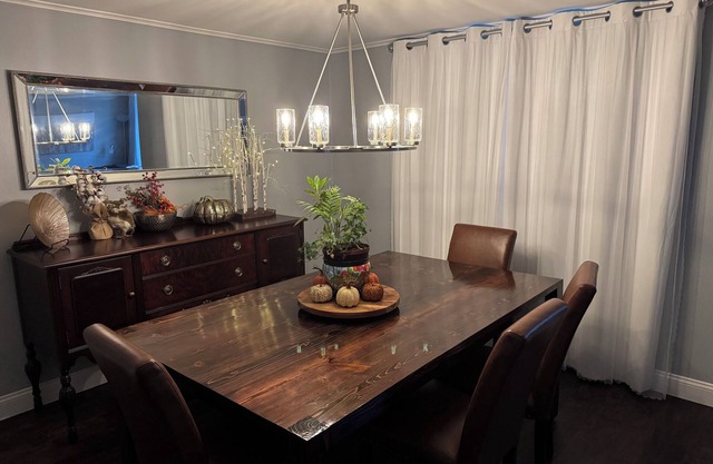 Charming 2-bedroom house in Depew with AC, fitness room