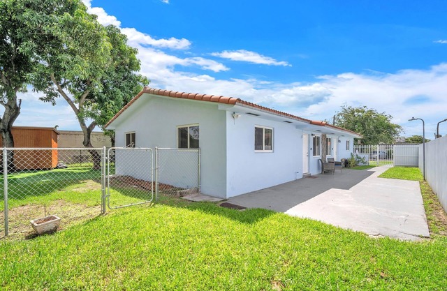 Charming 2-bedroom house in amazing Miami with AC