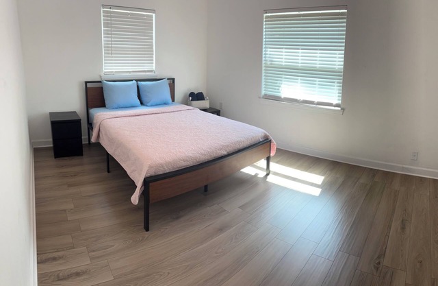 Charming 2-bedroom house Centrally located in Tampa.