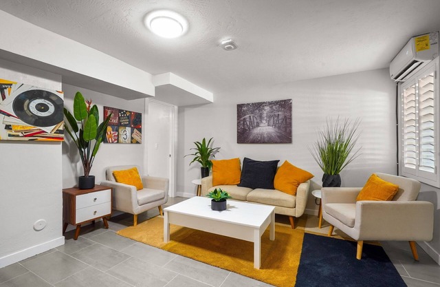 Charming 2-bedroom Texas Getaway W/WiFi and Patio