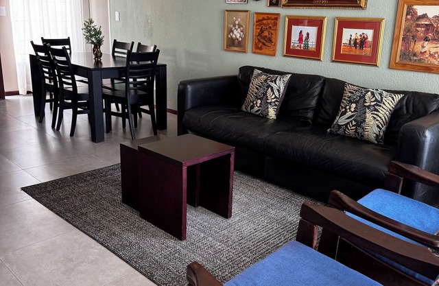 Charming 2-bedroom townhome with WiFi, AC in wonderful Pretoria