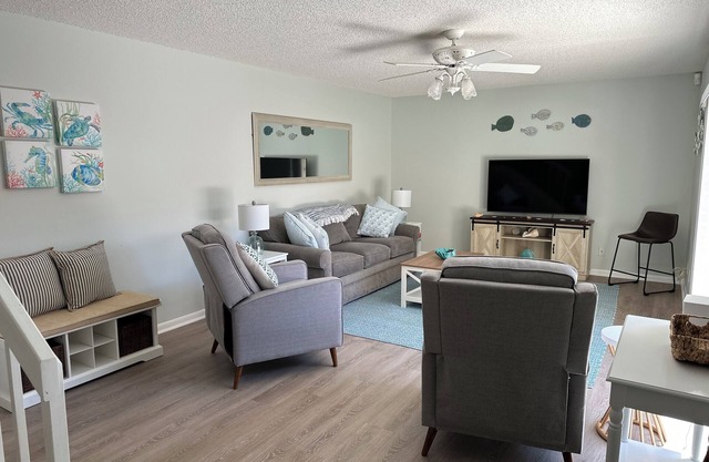 Charming 2-bedroom townhome in lovely Jupiter with AC