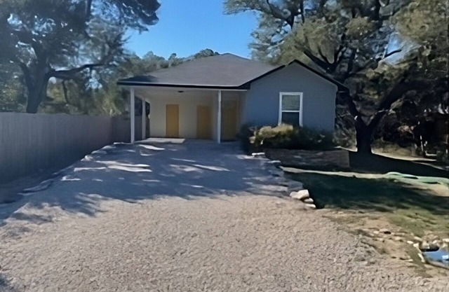 Charming 2-bedroom house with WiFi, AC in pleasant Canyon Lake