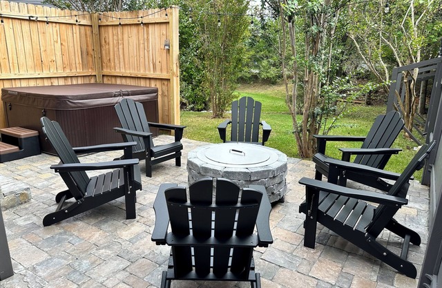 Charming 2-bedroom townhome with game room, WiFi, AC, only 10 min to Dollywood.