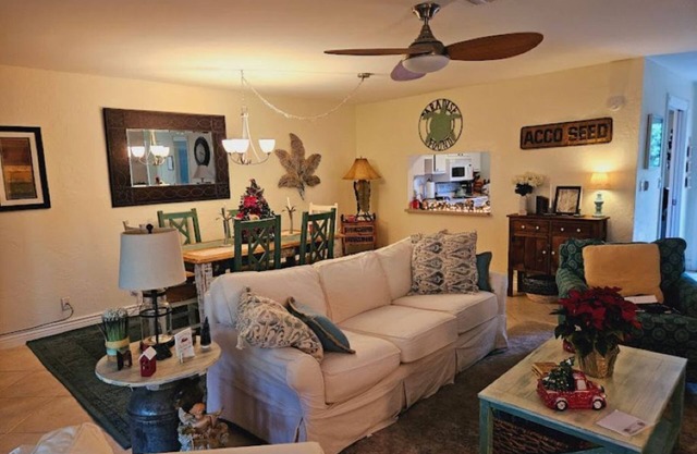 Charming 2-bedroom villa in Glades Golf and Country Club in Naples FL