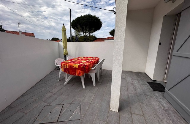 Charming 2-BR House Near Forest with Terrace – 5 Guests, Parking, and Fully Equipped Kitchen