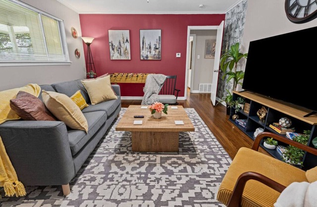 Charming 2BD: TCU Walkable, Blissful & Joyful !