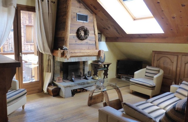 Charming 2BR Apartment in Arêches-Beaufort, Ski-In Village, Comfort for 5