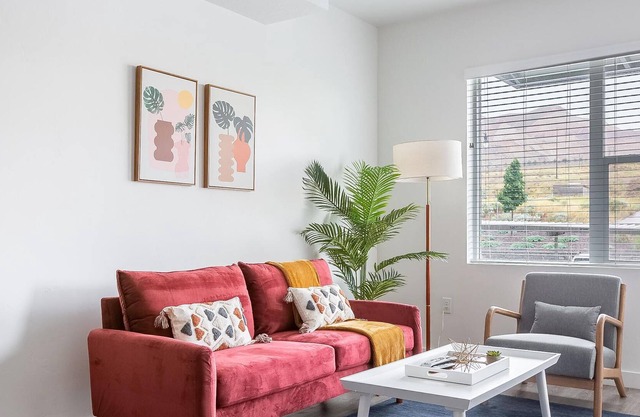 Charming 2BR Apartment in Bluffdale