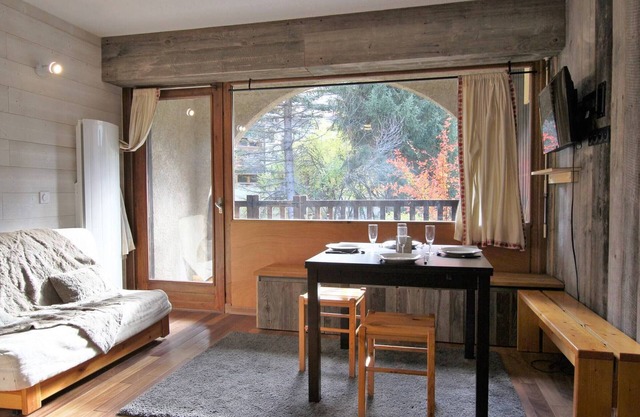 Charming 2BR Apt w/Terrace, Garage & Wifi - Sleeps 6, Serre-Chevalier