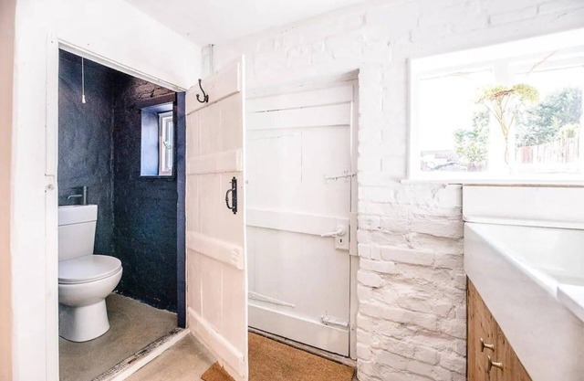 Charming 2BR Cottage