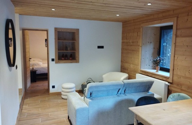 Charming 2BR Apartment with Garden, Parking, and Full Amenities in Saint-Jean-d'Aulps