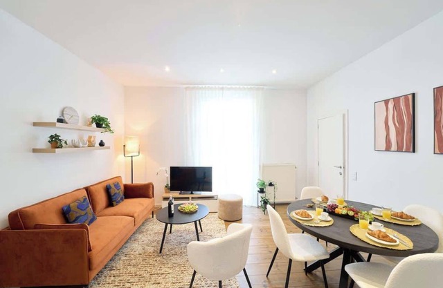 Charming 2BR near EU in Grand Place