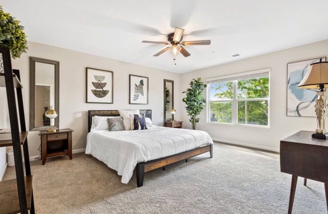 Charming 3-bed and 3 private baths, 5 mins to the airport, 25 min Buckhead.