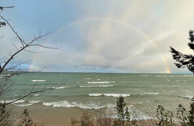 Charming 3 bed/bath home direct lake MI access and 10 min to Torch Lake