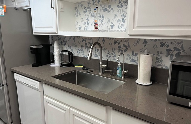 Charming 3-Bedroom Home NearnRiver & Family Fun!