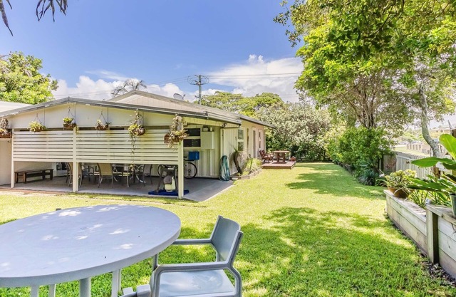 Charming 3-bedroom, 1 bathroom holiday house near the beach!
