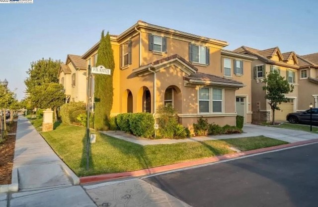 Charming 3-bedroom 2.5-bath House in pleasant Mossdale Community of Lathrop, CA.