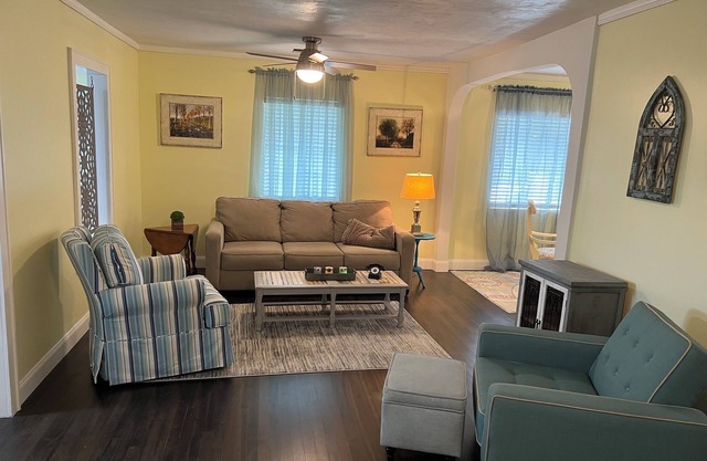 Charming 3-bedroom bungalow recently completely updated in Tavares WiFi and AC