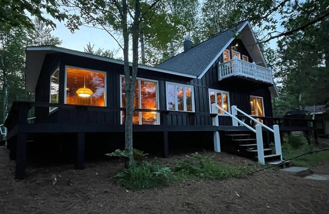 Charming 3-bedroom Cabin on Lake O'Brien with Pontoon Boat