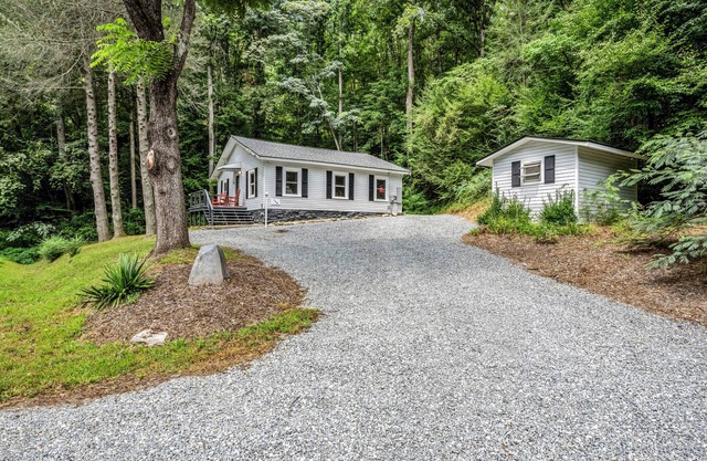 Charming 3-Bedroom Cottage – Perfect for Family Getaways!"