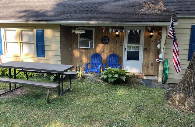 Charming 3-bedroom cottage at lovely Edinboro Lake