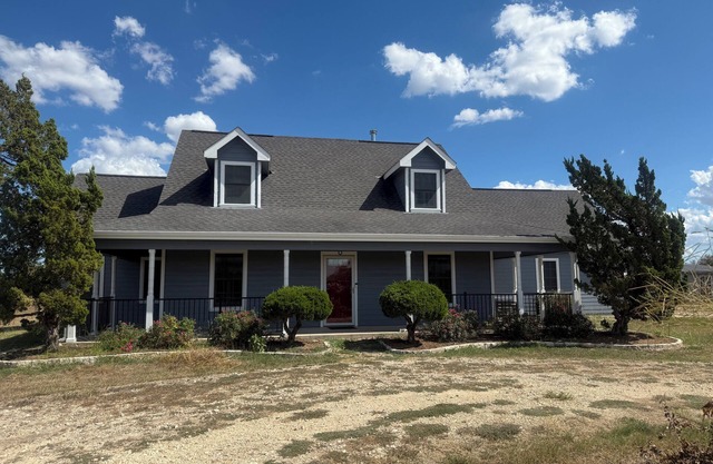 Charming 3-bedroom country house in Manor with AC