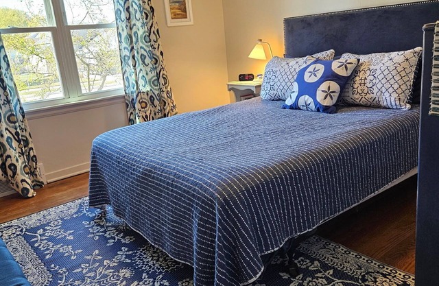 Charming 3 bedroom house in Two Rivers- Steps from Lake Michigan. Move in ready