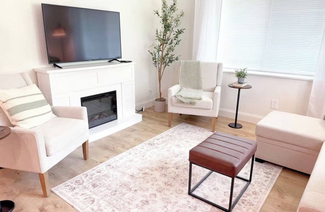 Charming 3-bedroom house with fitness room and AC in fabulous Melbourne