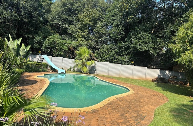 Charming 3-bedroom house with WiFi, fitness room in welcoming Centurion